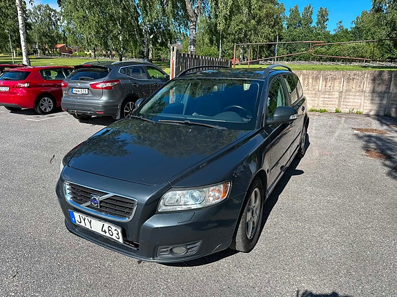 Volvo V50 2 of 5