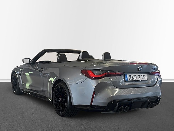 BMW M4 2 of 5
