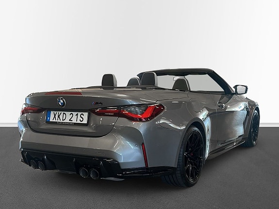 BMW M4 4 of 5