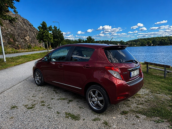 Toyota Yaris 3 of 5