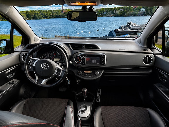 Toyota Yaris 7 of 9