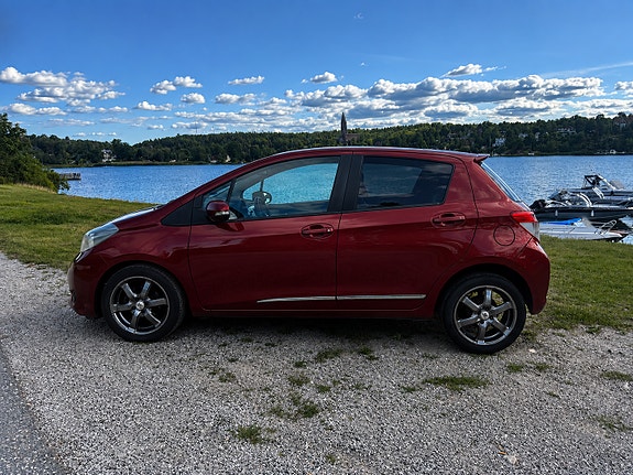 Toyota Yaris 2 of 5