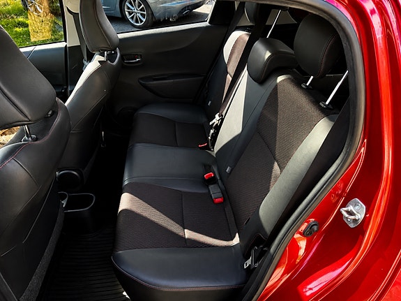 Toyota Yaris 9 of 9