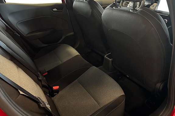 Renault Clio 12 of 15