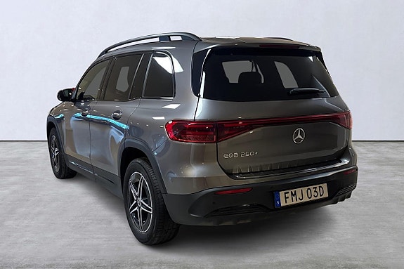 Mercedes-Benz EQB250+ 4 of 5
