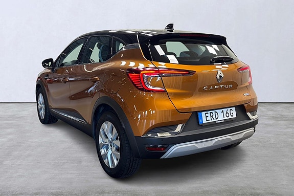 Renault Captur 3 of 5