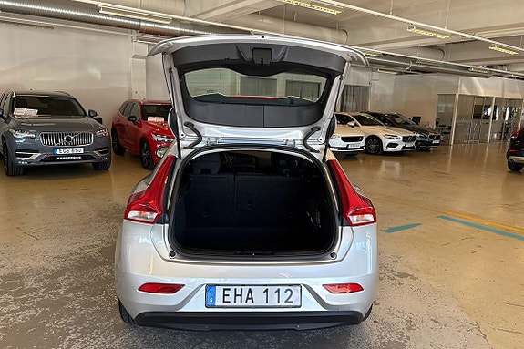 Volvo V40 13 of 20