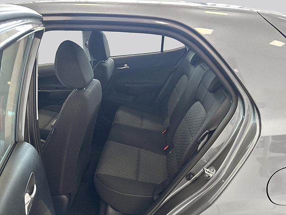Kia Picanto 9 of 15