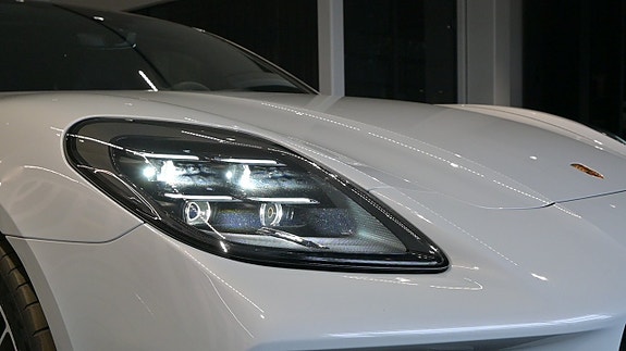 Porsche Panamera 4S 3 of 5