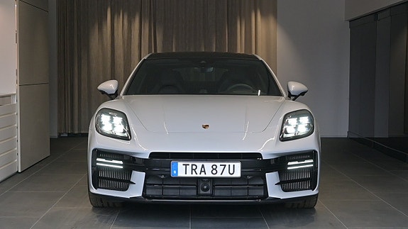 Porsche Panamera 4S 2 of 5