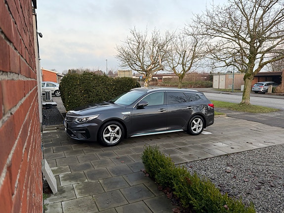 Kia Optima 2 of 4