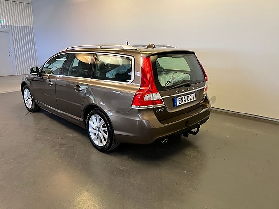Volvo V70 3 of 5