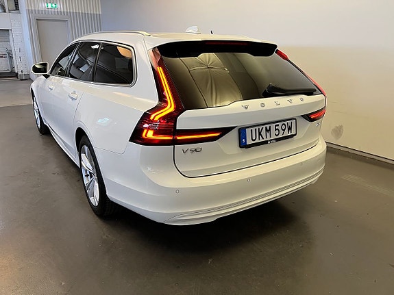 Volvo V90 3 of 5