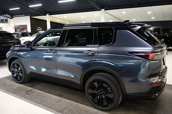 Mitsubishi Outlander 3 of 5