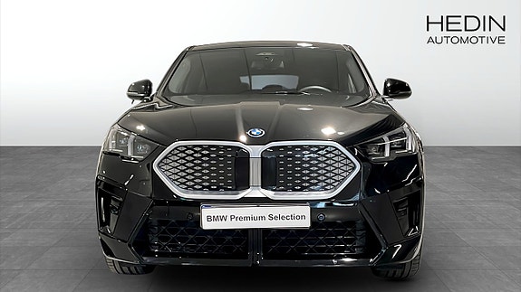 BMW iX2 8 of 9