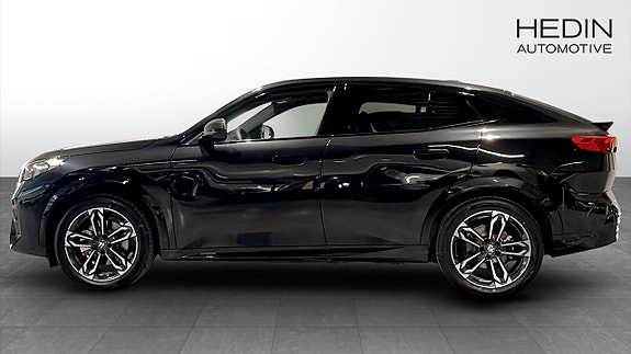 BMW iX2 6 of 9
