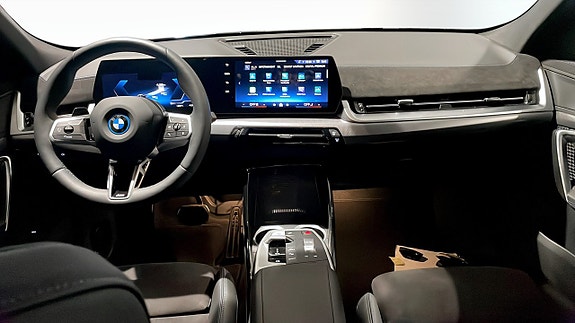 BMW iX2 4 of 9