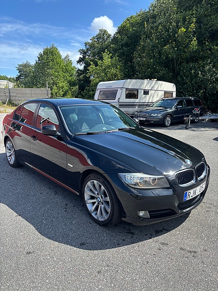BMW 320d 2 of 5