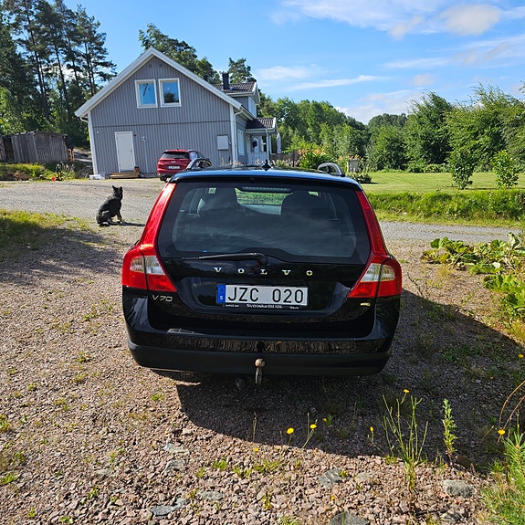 Volvo V70 3 of 4