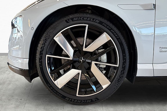 Polestar 4 6 of 30