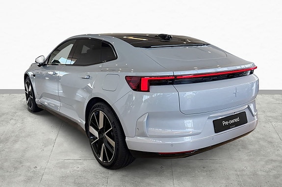Polestar 4 8 of 30