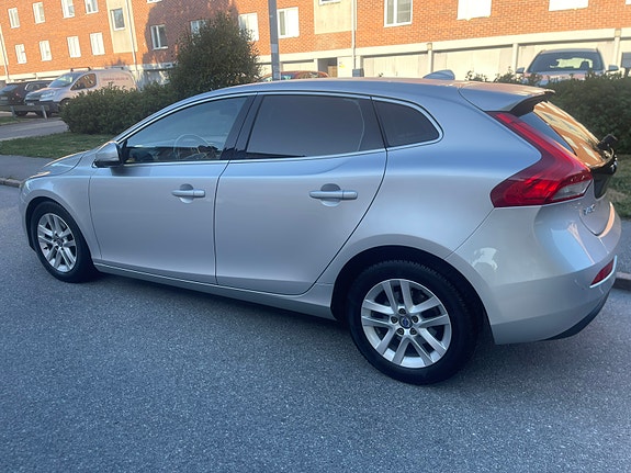 Volvo V40 3 of 5