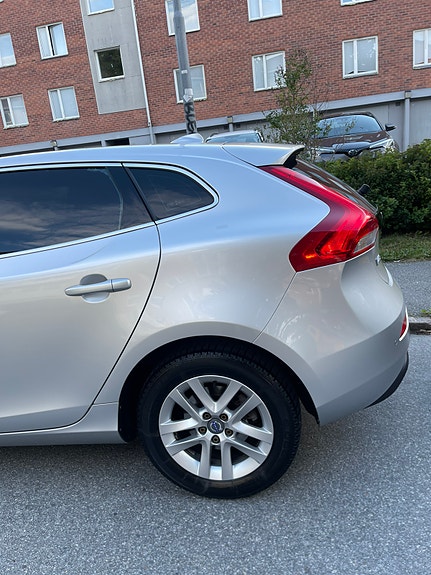 Volvo V40 8 of 15