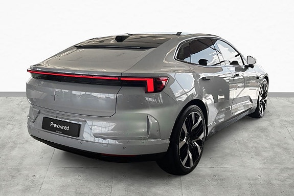 Polestar 4 8 of 30
