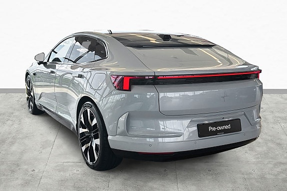 Polestar 4 7 of 30