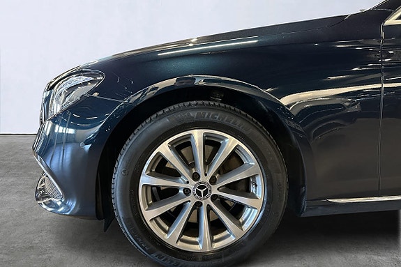 Mercedes-Benz E220 6 of 26