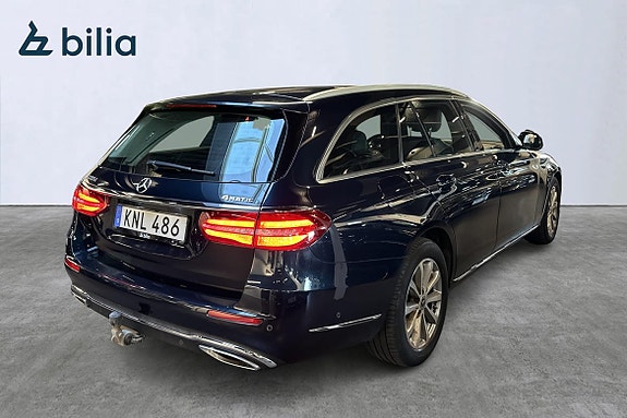 Mercedes-Benz E220 4 of 5