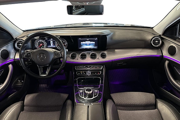 Mercedes-Benz E220 8 of 26
