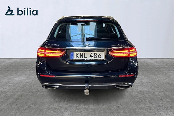 Mercedes-Benz E220 16 of 26