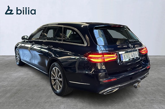 Mercedes-Benz E220 3 of 5