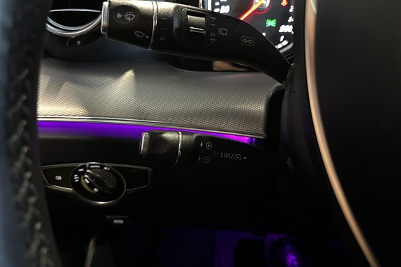 Mercedes-Benz E220 23 of 26