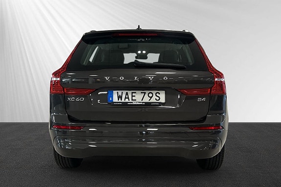 Volvo XC60 2 of 5