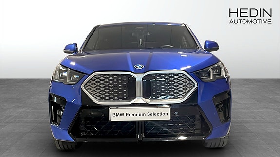 BMW iX2 8 of 9