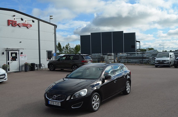 Volvo V60 2 of 5