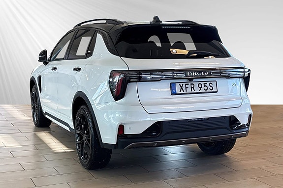 Lynk & Co 01 3 of 18