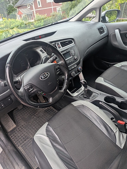 Kia Ceed 2 of 5