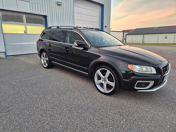 Volvo XC70 2 of 5