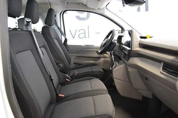 Volkswagen Caravelle 5 of 5