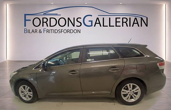 Toyota Avensis 3 of 5