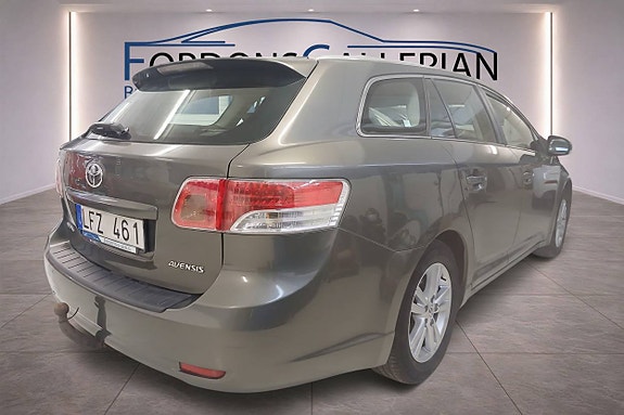 Toyota Avensis 5 of 5
