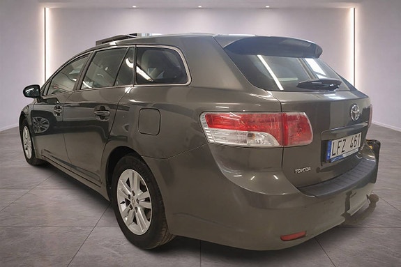 Toyota Avensis 4 of 5