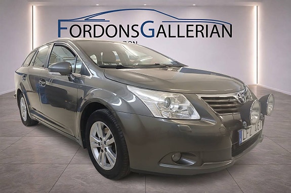 Toyota Avensis 2 of 5