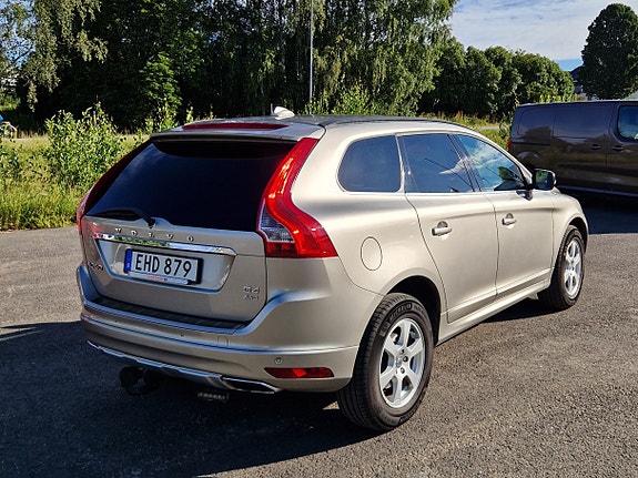 Volvo XC60 2 of 5