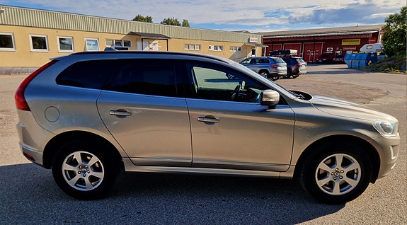 Volvo XC60 3 of 5
