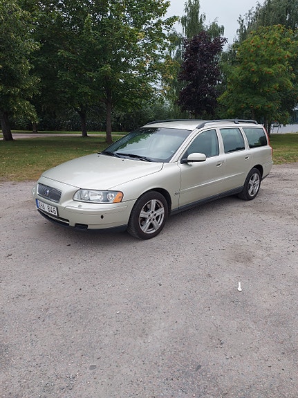 Volvo V70 3 of 3