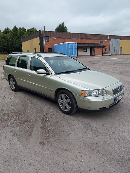 Volvo V70 2 of 3